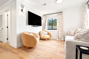 Location and Gorgeous- 2 beds/2 full baths - Image 3