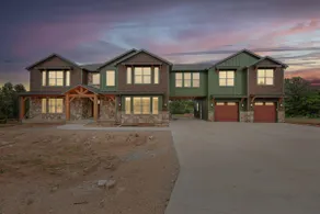 New! 6 King Suites/8 bdrm, Hot Tub, EV, E-Scooters - Image 2