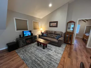 Bozeman Adventure Hub-1 Bedroom w/ Garage - Image 2
