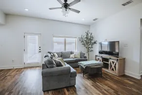 Dreamy night, with 3 KING BEDS and garage access - Image 2
