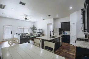 Dreamy night, with 3 KING BEDS and garage access - Image 4