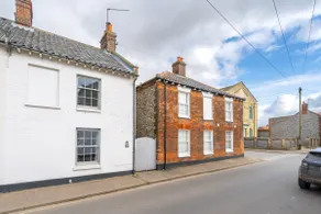 Pretty period home in historic Holt, North Norfolk - Image 4