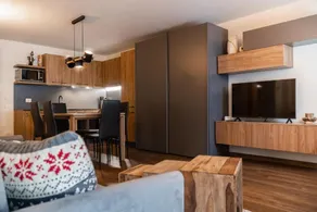 Suite sleeps 6 Corbet - Pool - Spa - Gym - Garden - Image 2