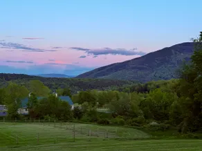Antique farmhouse with spectacular mountain view - Image 4
