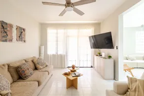 10-minute to the beach from this spacious house - Image 5