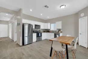 Westside Gem w/Huge yard! Doggies & RVs welcome! - Image 3