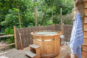 Luxury amazing lodge with Private hot-tub & BBQ - Image 4