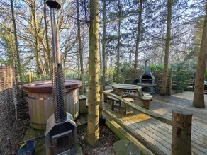 Luxury amazing lodge with Private hot-tub & BBQ - Image 2
