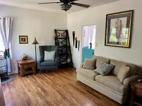 Downtown/walking trails/pets/large fenced yard - Image 4