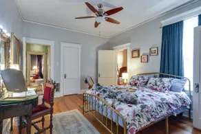 Midtown Creative Escape | King Bed & Porch Swing - Image 5