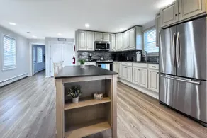 1BR Apt | High Speed WiFi | Washer/Dryer | Coffee - Image 4