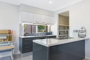 Lovely House @ Lalor Park - Image 5