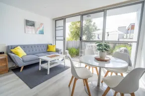 Coastal charm: Fresh studio in the heart of Lorne - Image 3