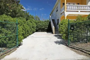 Modern Villa - Upstairs - Image 4