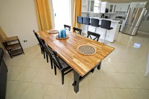 Modern Villa - Upstairs - Image 5