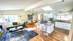 Bright & Open 2 Bed, Home Walk to Downtown & CU - Image 3