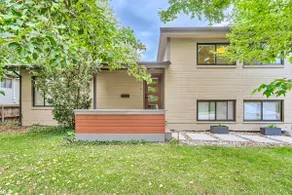 Bright & Open 2 Bed, Home Walk to Downtown & CU - Image 4