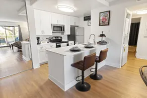 Family-Friendly Oasis w/ Pool, Gym & Near Beach - Image 5