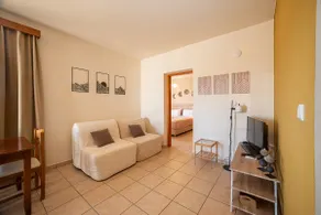 Mini Art Apartments - Image 4