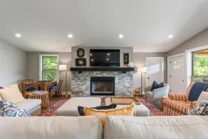 4 BR/3.5 Bath Greers Ferry Lakefront Home! - Image 4