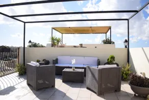 Sunny Terrace + 2 Private Suites | 3min VLT Ferry - Image 4