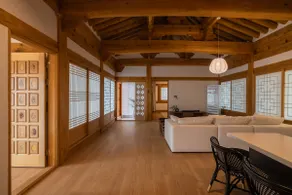 Spacious courtyard Korean house with a fusion of nature and tranquility, Red Serenity - Image 3