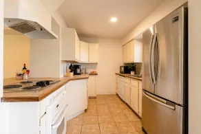 30% House near Memorial | PS5 and 7 min from Mall - Image 4