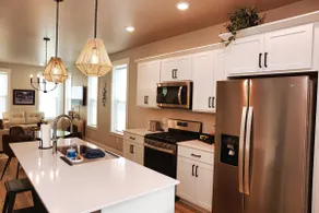 *BRAND NEW* Sparkling 1-Level 2-BDRM King! - Image 4
