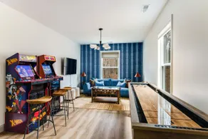 Luxurious Designer Home: Sauna, HotTub Game Rooms! - Image 5