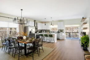 Luxurious Designer Home: Sauna, HotTub Game Rooms! - Image 4