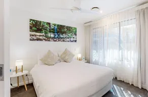 Modern Private Villa Noosaville - Image 4