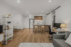 "The Mowbray"-Luxury,rooftop pool,gym,free parking - Image 3