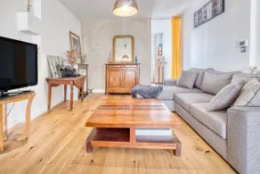 Large F2 downtown – balcony & all pro comfort - Image 4