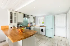 Cotswolds Lakeside Lodge - Nesbitt's Nest - Image 5