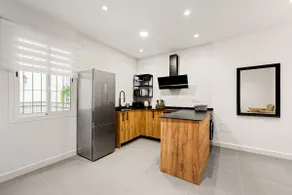 James Apartments, Family Apartment 1 - Image 2