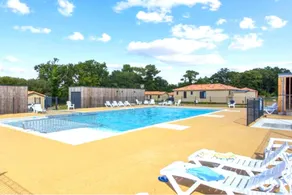 Cozy Chalet 6 Pers *Pool* Beaches 15 min away - Image 2