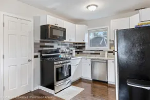 Big Tiny House by Metra to Chicago pet friendly! - Image 5