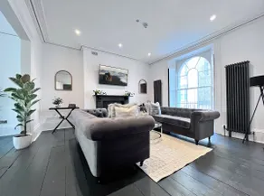 Period House | Heart of Exeter. Parking + Hot Tub - Image 3