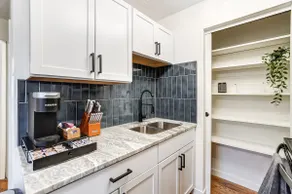 Renovated 1BR-Central Location-Private Parking-Gym - Image 4