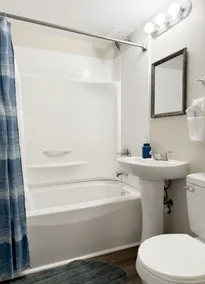 Riverside A1 | QUEEN 2BD/1BA Apt near River - Image 2