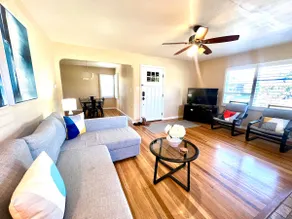 Cozy 2BR Bungalow with Hot Tub near Santana Row - Image 4