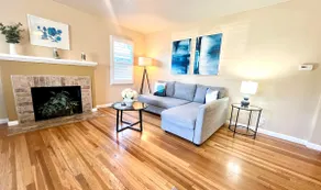 Cozy 2BR Bungalow with Hot Tub near Santana Row - Image 3