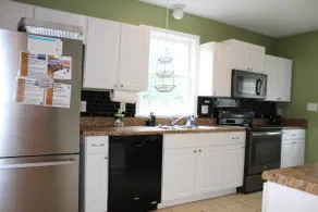 Great for family & pups! Fenced yard- spacious - Image 5