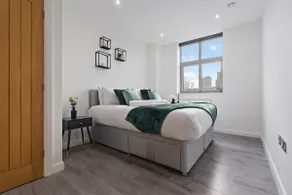 Emerald Luxe Leicester | City Apt | Sofa Bed |WiFi - Image 2