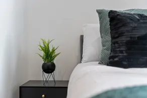 Emerald Luxe Leicester | City Apt | Sofa Bed |WiFi - Image 4