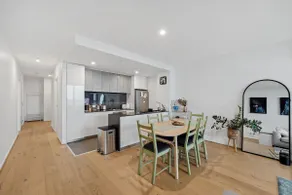 Riverina - Ultimate Footscray Getaway with parking - Image 3