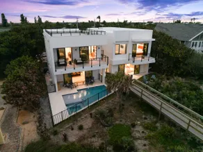Melbourne Beachfront Pool & rooftop deck Sleeps 20 - Image 3