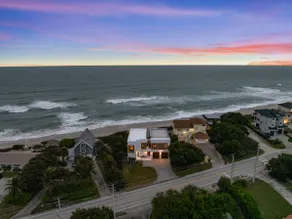 Melbourne Beachfront Pool & rooftop deck Sleeps 20 - Image 2