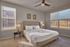 Comfy 2BD Abode Mins from DT Clayton | Pool | Gym - Image 4