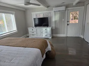 Windsor Pond Cottage - Image 3